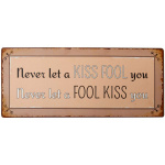 Metalskilt "Never let a kiss..." (145)